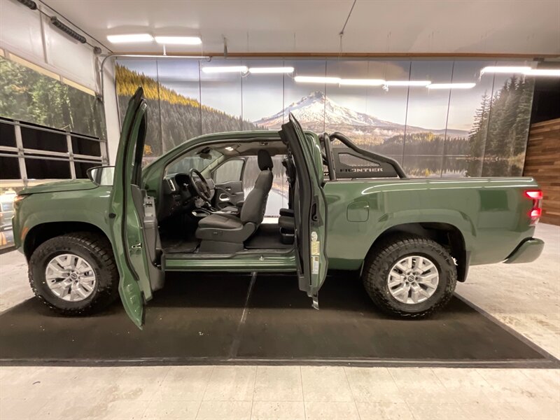 2022 Nissan Frontier SV King Cab 4Dr 4X4 /3.8L V6 /LIFTED / 7,000 MILES  / 1-OWNER LOCAL / Technology Pkg / Heated Seats / Remote Start / Backup Camera - Photo 11 - Gladstone, OR 97027