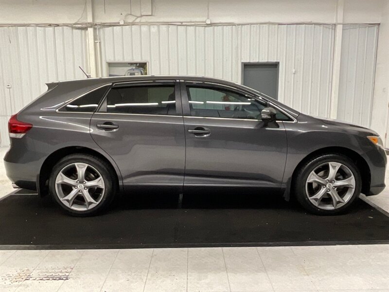 2013 Toyota Venza LE Wagon / 3.5L V6 / NEW TIRES/ 94,000 MILES  / Power Lift Tail Gate / BRAND NEW TIRES/ Excel Cond ! - Photo 4 - Gladstone, OR 97027