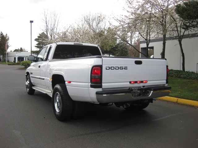 2001 Dodge Ram 3500 SLT Laramie / 5.9L Diesel / Dually   - Photo 3 - Portland, OR 97217