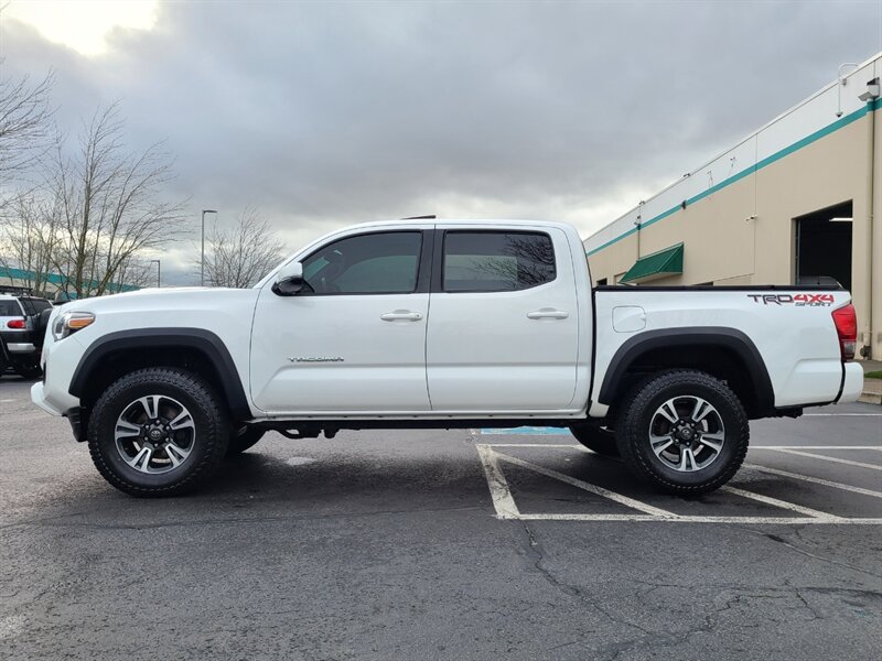 2017 Toyota Tacoma 4X4 V6 / 6 SPEED / TRD SPORT / NAVi / BACK CAM  / BLIND SPOT SYSTEM / DOUBLE CAB / SERVICE HISTORY / 1- OWNER - Photo 3 - Portland, OR 97217