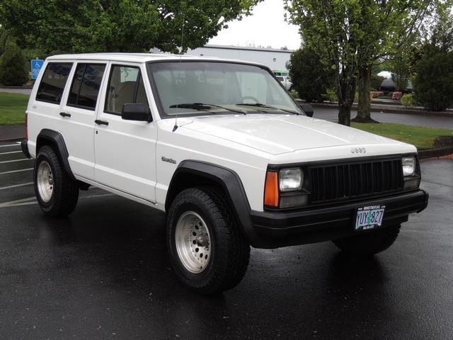 1996 Jeep Cherokee Sport 4dr / 4X4 / 6Cyl / Low Miles   - Photo 2 - Portland, OR 97217