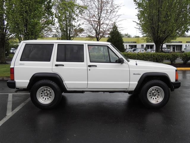 1996 Jeep Cherokee Sport 4dr / 4X4 / 6Cyl / Low Miles   - Photo 4 - Portland, OR 97217