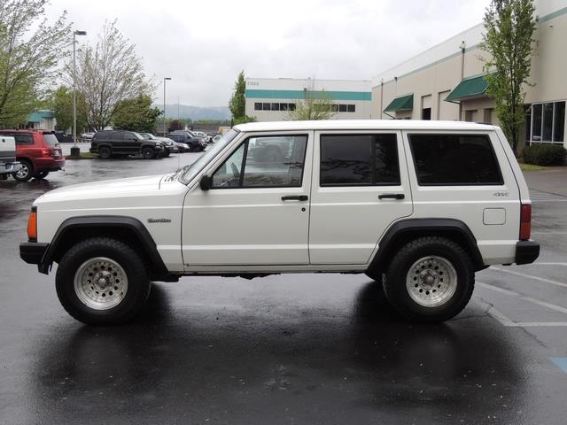 1996 Jeep Cherokee Sport 4dr / 4X4 / 6Cyl / Low Miles   - Photo 3 - Portland, OR 97217