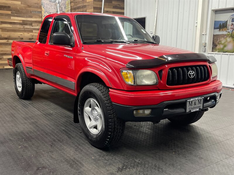 2001 Toyota Tacoma 2dr Xtracab 4x4 / 5-SPEED MANUAL / TRD OFF RD   - Photo 2 - Gladstone, OR 97027
