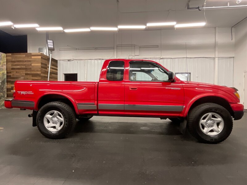 2001 Toyota Tacoma 2dr Xtracab 4x4 / 5-SPEED MANUAL / TRD OFF RD   - Photo 4 - Gladstone, OR 97027