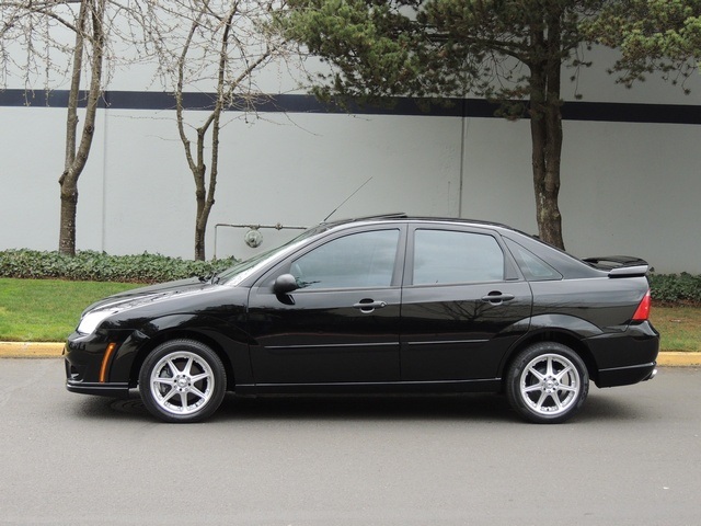 2006 Ford Focus ZX4 S   - Photo 2 - Portland, OR 97217