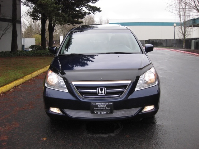 2005 Honda Odyssey TOURING / Captain Chairs / Leather / MoonRoof   - Photo 2 - Portland, OR 97217