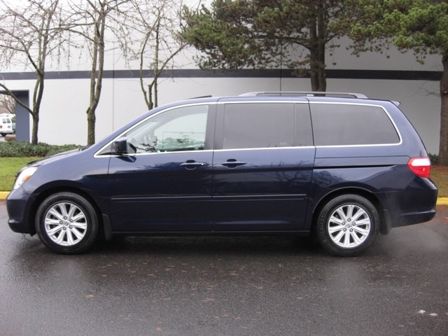 2005 Honda Odyssey TOURING / Captain Chairs / Leather / MoonRoof   - Photo 3 - Portland, OR 97217