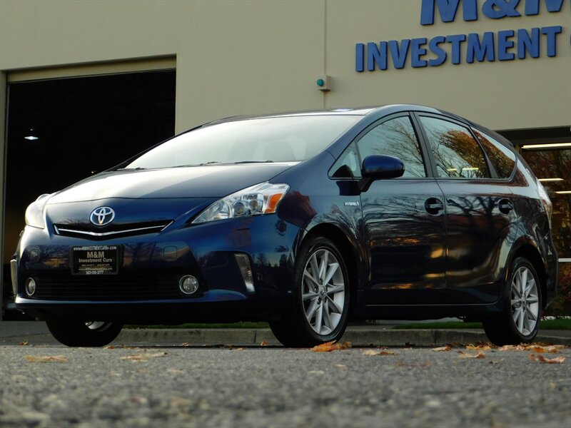 2012 Toyota Prius V Five / Leather Heated Seats / Navigation / Camera   - Photo 1 - Portland, OR 97217