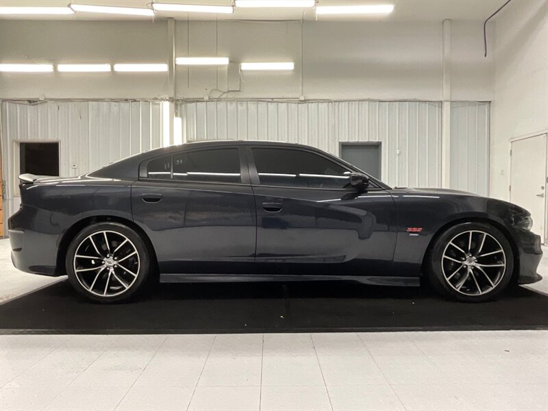 2018 Dodge Charger R/T Scat Pack Sedan / 392 V8 SRT HEMI 6.4L / SHARP  / Sunroof / Heated & Cooled Seats / Camera / ONLY 30,000 MILES - Photo 4 - Gladstone, OR 97027