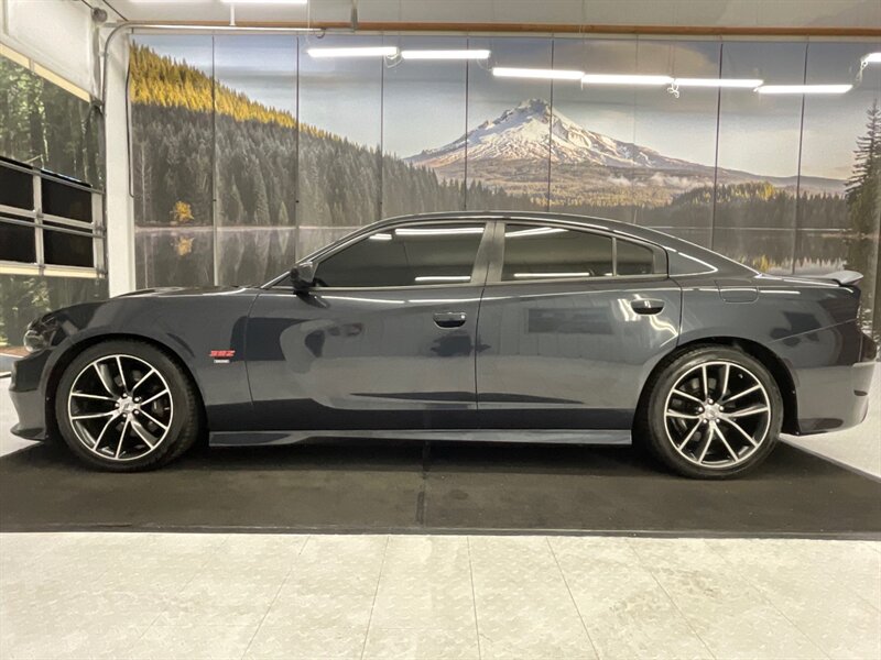 2018 Dodge Charger R/T Scat Pack Sedan / 392 V8 SRT HEMI 6.4L / SHARP  / Sunroof / Heated & Cooled Seats / Camera / ONLY 30,000 MILES - Photo 3 - Gladstone, OR 97027