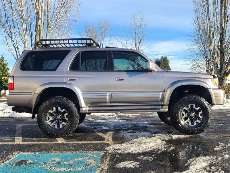 2002 Toyota 4Runner Limited V6 / LEATHER / NEW TIMING BELT / LIFTED  / 3.4L / HEATED SEATS / SUN ROOF / NEW TIRES / BEAUTIFUL !! - Photo 4 - Portland, OR 97217