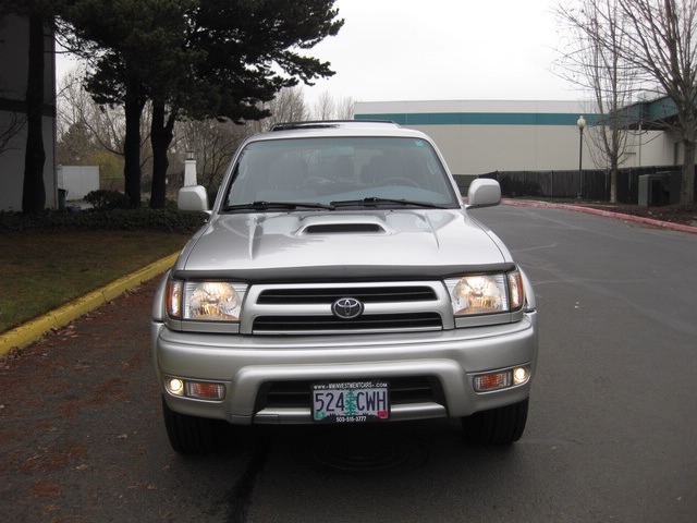 2000 Toyota 4Runner SPORT Edition / 4WD / Hood Scoop / LOW Miles   - Photo 2 - Portland, OR 97217