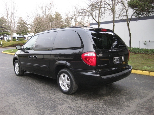 2007 Dodge Grand Caravan SXT Minivan V6 Auto / 3RD Seat / Rear DVD   - Photo 4 - Portland, OR 97217