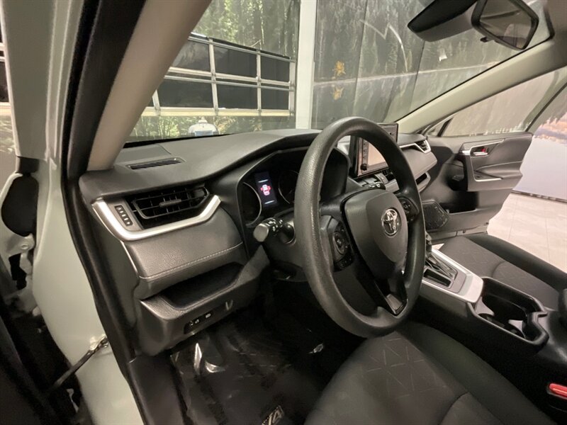 2019 Toyota RAV4 XLE Sport Utility /Sunroof / Camera  / 29,000 MILE  / LOCAL SUV / 4Cyl 2.5L / FWD / Excel Cond - Photo 16 - Gladstone, OR 97027