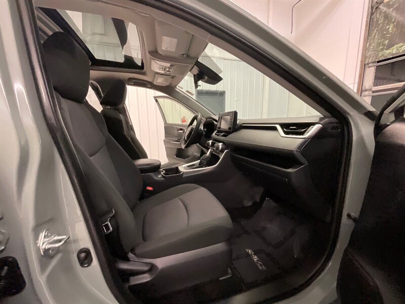 2019 Toyota RAV4 XLE Sport Utility /Sunroof / Camera  / 29,000 MILE  / LOCAL SUV / 4Cyl 2.5L / FWD / Excel Cond - Photo 15 - Gladstone, OR 97027