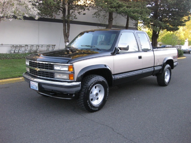 1993 Chevrolet K2500 Cheyenne   - Photo 1 - Portland, OR 97217