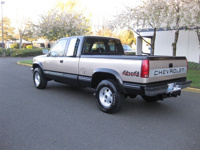 1993 Chevrolet K2500 Cheyenne   - Photo 4 - Portland, OR 97217