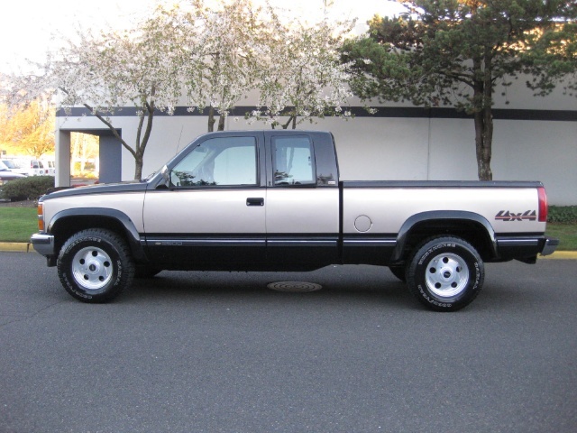 1993 Chevrolet K2500 Cheyenne   - Photo 3 - Portland, OR 97217