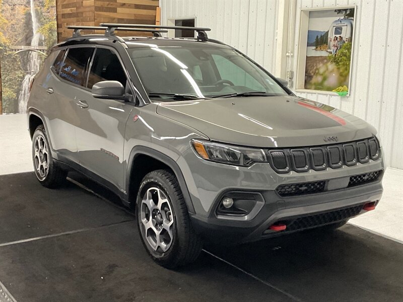 2022 Jeep Compass Trailhawk 4X4 / 2.4L 4Cyl / Camera / 7,000 MILES  / 1-OWNER LOCAL / Leather & Heated Seats / LIKE NEW - Photo 2 - Gladstone, OR 97027