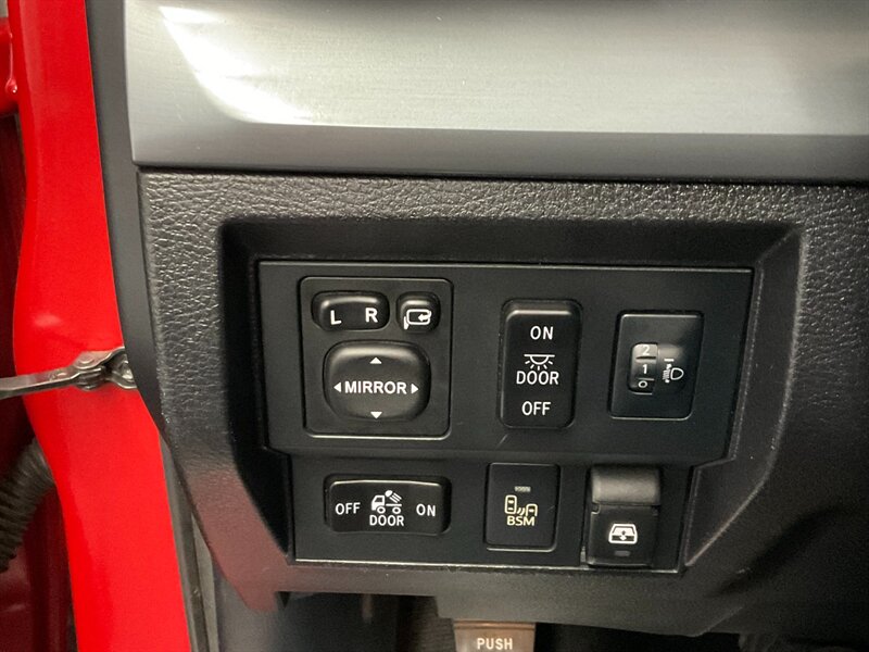 2014 Toyota Tundra Platinum Crew Cab 4X4 / 6 INC LIFT w/ NEW TIRES   - Photo 20 - Gladstone, OR 97027