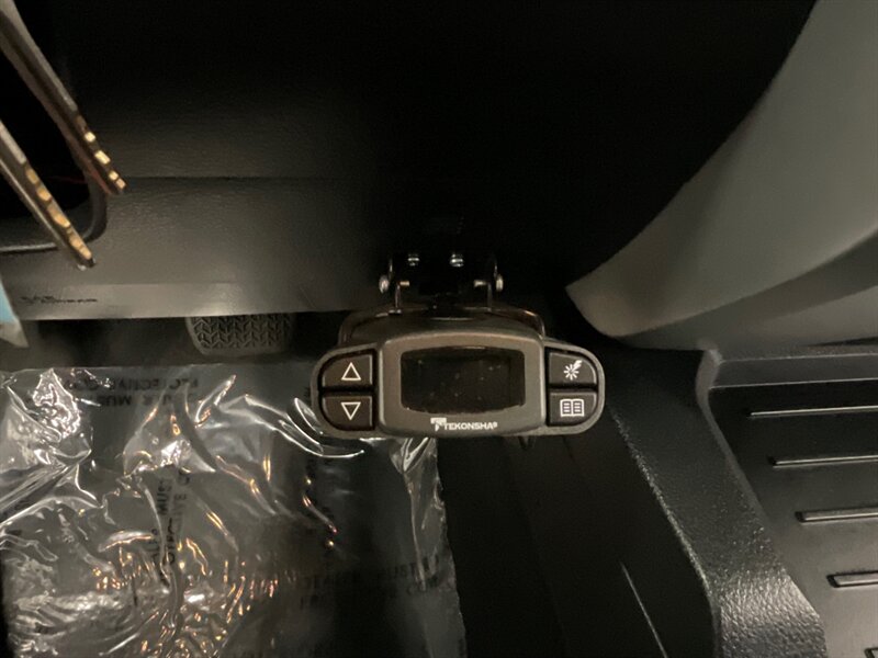 2014 Toyota Tundra Platinum Crew Cab 4X4 / 6 INC LIFT w/ NEW TIRES   - Photo 33 - Gladstone, OR 97027