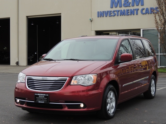 2012 Chrysler Town & Country   - Photo 1 - Portland, OR 97217