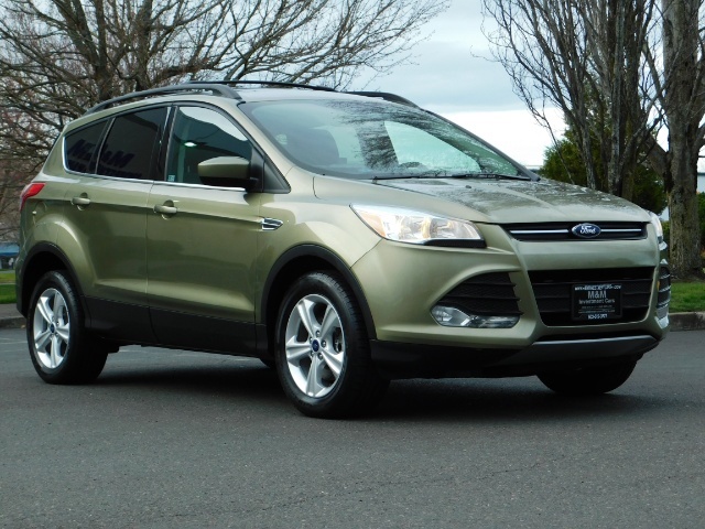 2013 Ford Escape SE / 2.0Liter 4Cyl / AWD / Panoramic Sunroof   - Photo 2 - Portland, OR 97217