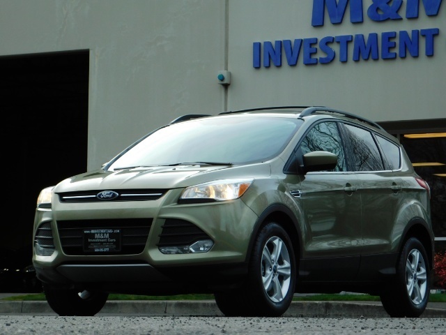 2013 Ford Escape SE / 2.0Liter 4Cyl / AWD / Panoramic Sunroof   - Photo 1 - Portland, OR 97217