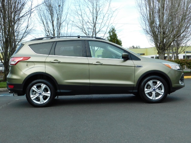 2013 Ford Escape SE / 2.0Liter 4Cyl / AWD / Panoramic Sunroof   - Photo 4 - Portland, OR 97217