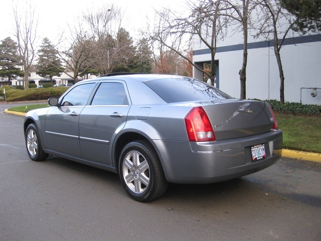 2006 Chrysler 300 Series Touring/ Limited edition/ 6Cyl/ AWD/ 51k miles   - Photo 3 - Portland, OR 97217