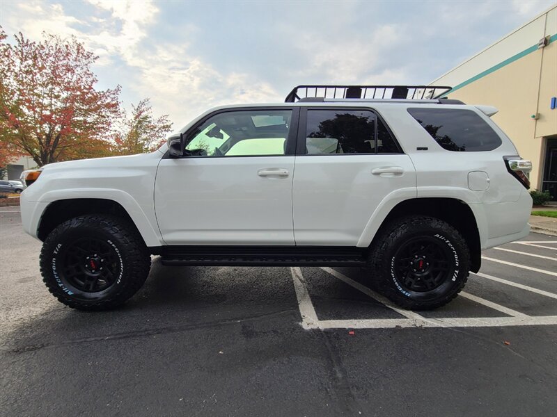 2020 Toyota 4Runner SR5 PREMIUM 4X4 / 3RD SEAT / SUN ROOF / LIFTED  / Heated Leather / 7-Seats / BF Goodrich Tires / TRD Wheels / Factory Warranty - Photo 3 - Portland, OR 97217