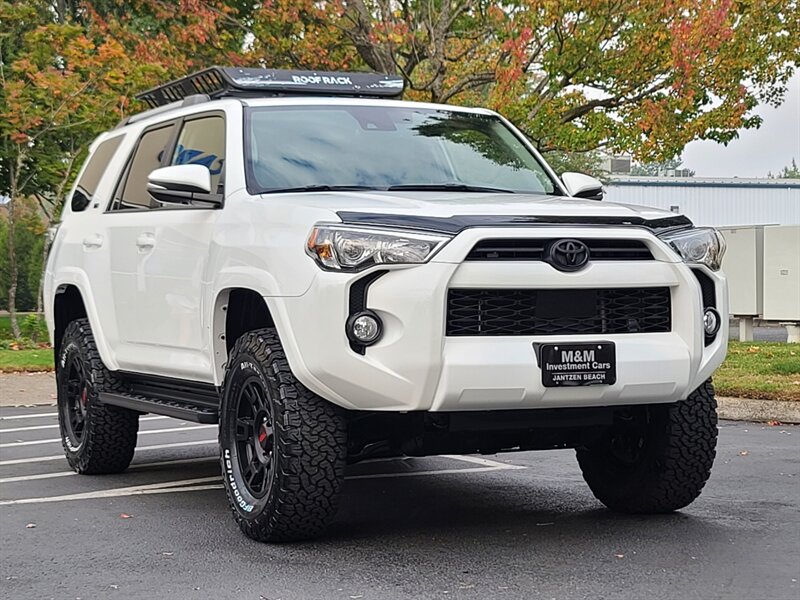2020 Toyota 4Runner SR5 PREMIUM 4X4 / 3RD SEAT / SUN ROOF / LIFTED  / Heated Leather / 7-Seats / BF Goodrich Tires / TRD Wheels / Factory Warranty - Photo 2 - Portland, OR 97217