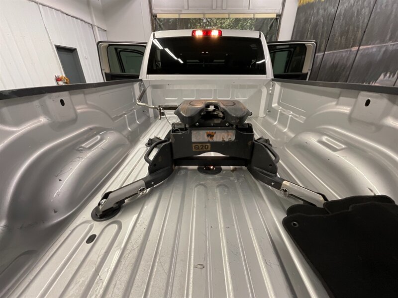 2018 RAM 3500 Crew Cab 4X4 / 6.7L DIESEL / DUALLY / AISIN TRANNY  1-OWNER / DUALLY / 6.7L CUMMINS DIESEL / Excel Cond - Photo 22 - Gladstone, OR 97027