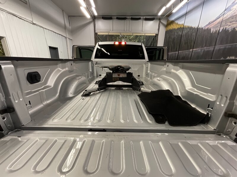 2018 RAM 3500 Crew Cab 4X4 / 6.7L DIESEL / DUALLY / AISIN TRANNY  1-OWNER / DUALLY / 6.7L CUMMINS DIESEL / Excel Cond - Photo 37 - Gladstone, OR 97027