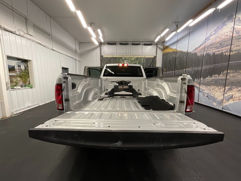 2018 RAM 3500 Crew Cab 4X4 / 6.7L DIESEL / DUALLY / AISIN TRANNY  1-OWNER / DUALLY / 6.7L CUMMINS DIESEL / Excel Cond - Photo 21 - Gladstone, OR 97027