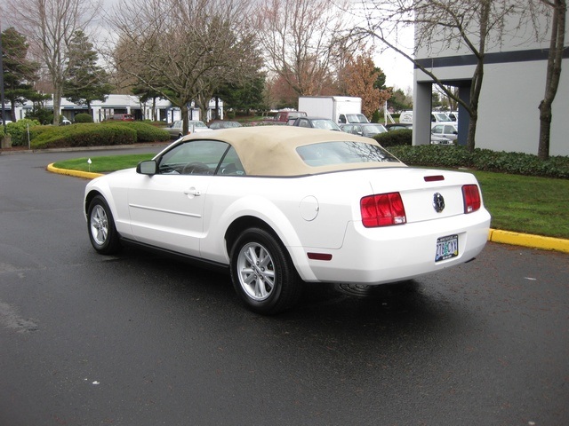 2005 Ford Mustang Convertible Power Top V6 / Automatic / LOW miles   - Photo 4 - Portland, OR 97217