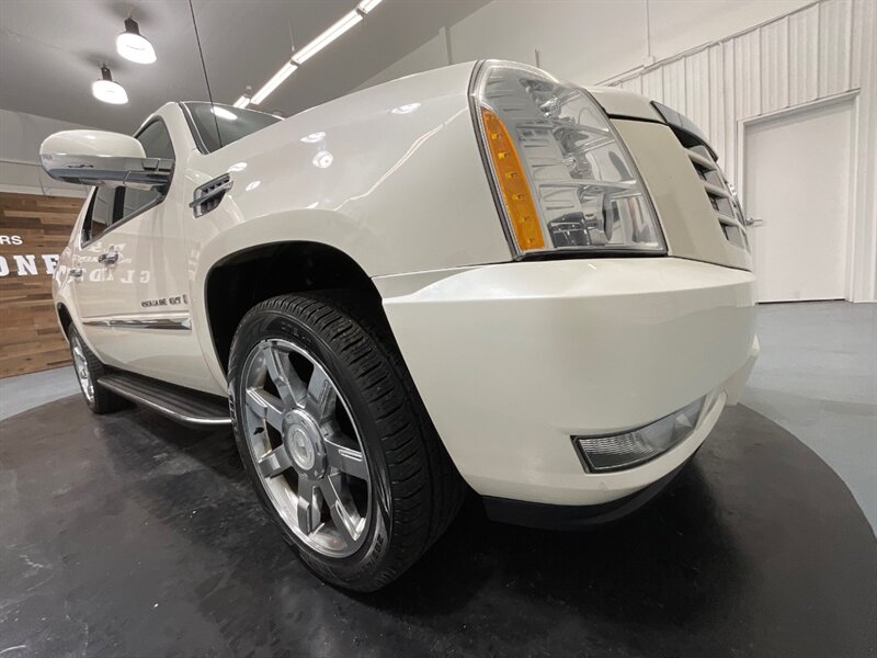 2007 Cadillac Escalade EXT Sport Utility Pickup AWD / 6.2L V8 / 111K MILE  / FULLY LOADED - Photo 50 - Gladstone, OR 97027