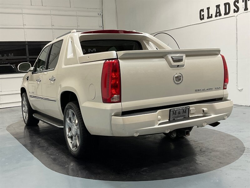 2007 Cadillac Escalade EXT Sport Utility Pickup AWD / 6.2L V8 / 111K MILE  / FULLY LOADED - Photo 8 - Gladstone, OR 97027