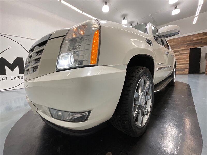 2007 Cadillac Escalade EXT Sport Utility Pickup AWD / 6.2L V8 / 111K MILE  / FULLY LOADED - Photo 49 - Gladstone, OR 97027