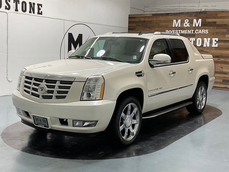 2007 Cadillac Escalade EXT Sport Utility Pickup AWD / 6.2L V8 / 111K MILE  / FULLY LOADED - Photo 1 - Gladstone, OR 97027