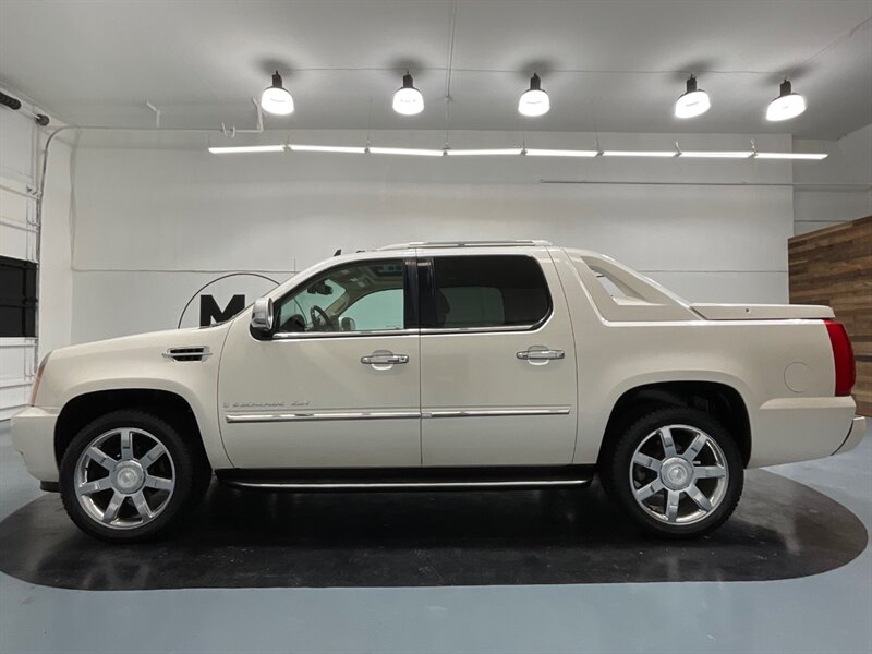 2007 Cadillac Escalade EXT Sport Utility Pickup AWD / 6.2L V8 / 111K MILE  / FULLY LOADED - Photo 3 - Gladstone, OR 97027