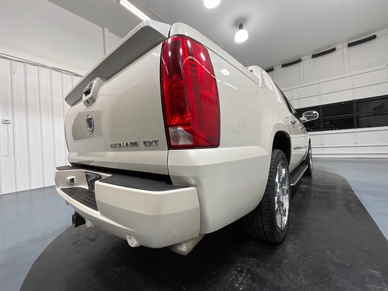 2007 Cadillac Escalade EXT Sport Utility Pickup AWD / 6.2L V8 / 111K MILE  / FULLY LOADED - Photo 29 - Gladstone, OR 97027