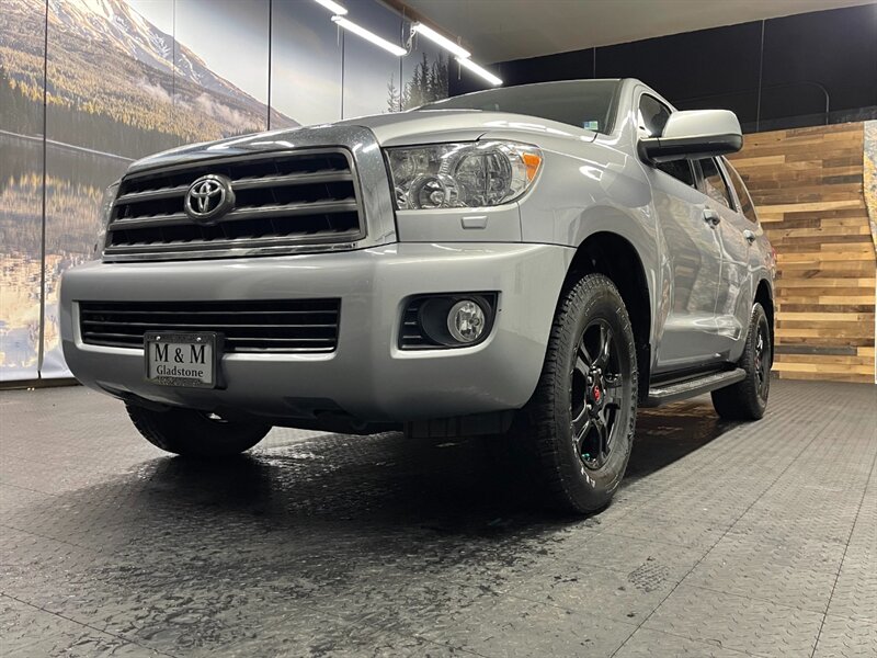 2014 Toyota Sequoia SR5 PREMIUM 4X4 / LEATHER HEATED / 1-OWNER  LOCAL SUV / LEATHER / SUNROOF / CAMERA / BLACK WHEELS / SHARP & CLEAN - Photo 9 - Gladstone, OR 97027