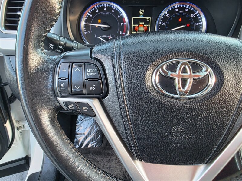 2014 Toyota Highlander XLE 4X4 SUN ROOF / LEATHER / NAVi / CAM / 7-SEATER / FULY LOADED / LOCAL CAR / ALL WHEEL DRIVE - Photo 39 - Portland, OR 97217