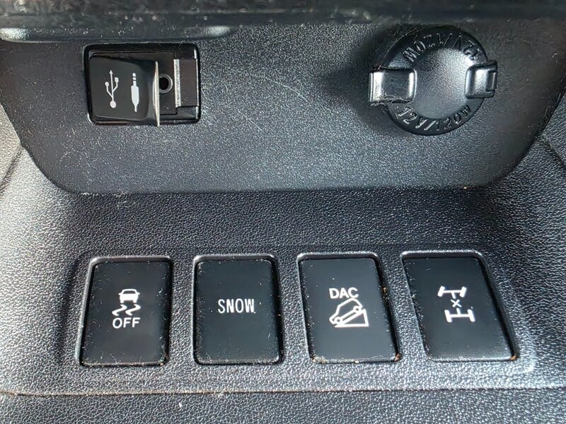 2014 Toyota Highlander XLE 4X4 SUN ROOF / LEATHER / NAVi / CAM / 7-SEATER / FULY LOADED / LOCAL CAR / ALL WHEEL DRIVE - Photo 22 - Portland, OR 97217