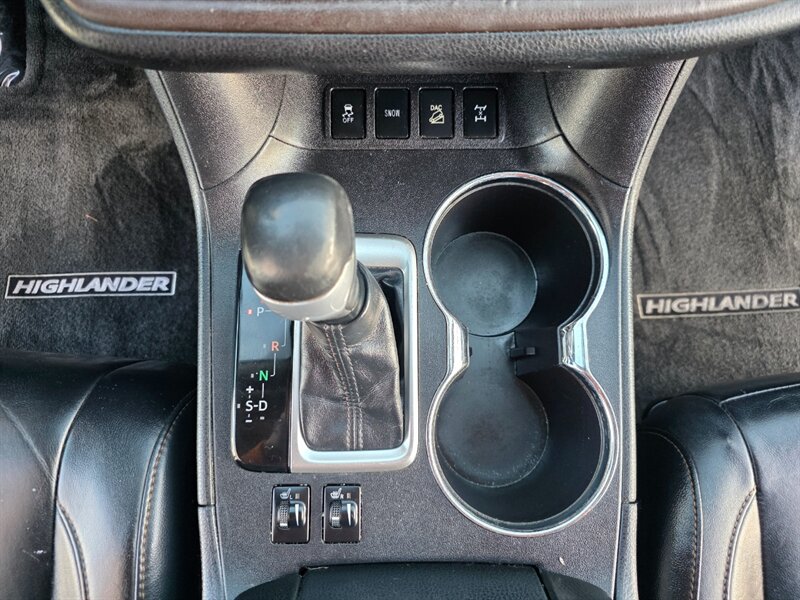 2014 Toyota Highlander XLE 4X4 SUN ROOF / LEATHER / NAVi / CAM / 7-SEATER / FULY LOADED / LOCAL CAR / ALL WHEEL DRIVE - Photo 34 - Portland, OR 97217