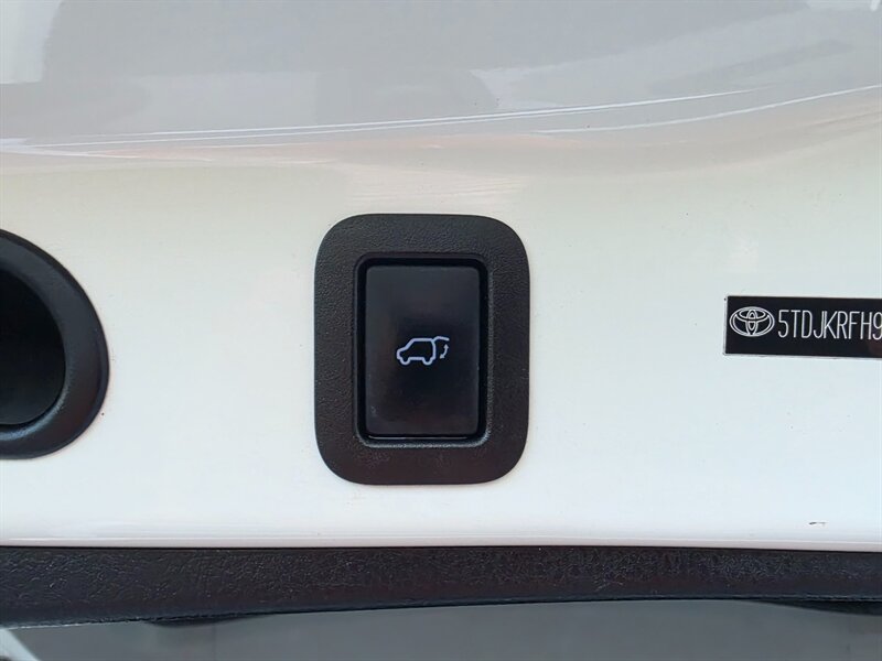 2014 Toyota Highlander XLE 4X4 SUN ROOF / LEATHER / NAVi / CAM / 7-SEATER / FULY LOADED / LOCAL CAR / ALL WHEEL DRIVE - Photo 55 - Portland, OR 97217