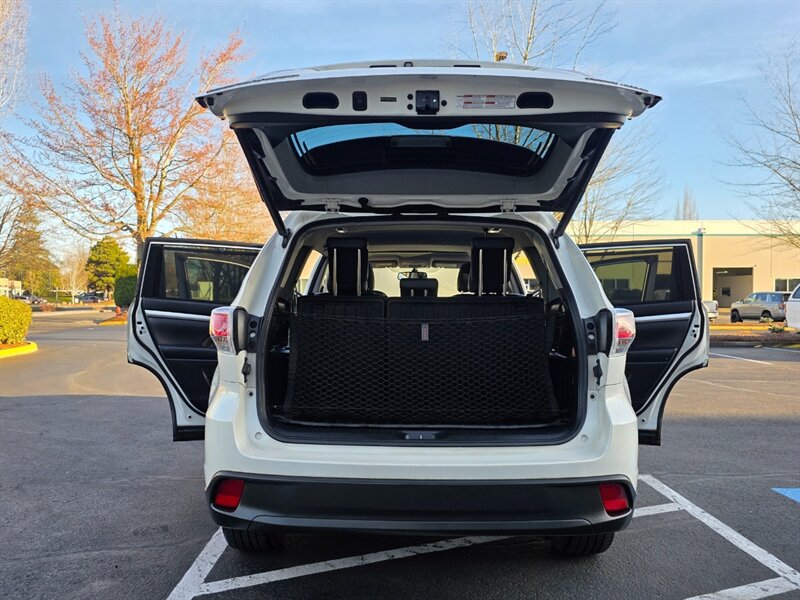 2014 Toyota Highlander XLE 4X4 SUN ROOF / LEATHER / NAVi / CAM / 7-SEATER / FULY LOADED / LOCAL CAR / ALL WHEEL DRIVE - Photo 31 - Portland, OR 97217