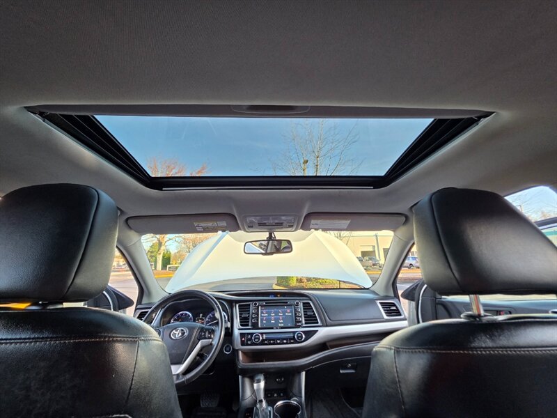 2014 Toyota Highlander XLE 4X4 SUN ROOF / LEATHER / NAVi / CAM / 7-SEATER / FULY LOADED / LOCAL CAR / ALL WHEEL DRIVE - Photo 19 - Portland, OR 97217